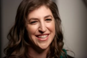 Mayim Bialik Recounts ‘Extremely Particular’ Reminiscences with Late Leslie Jordan